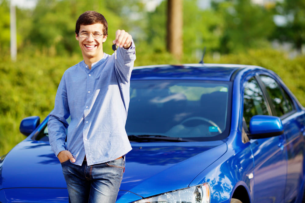 a person holding car key 