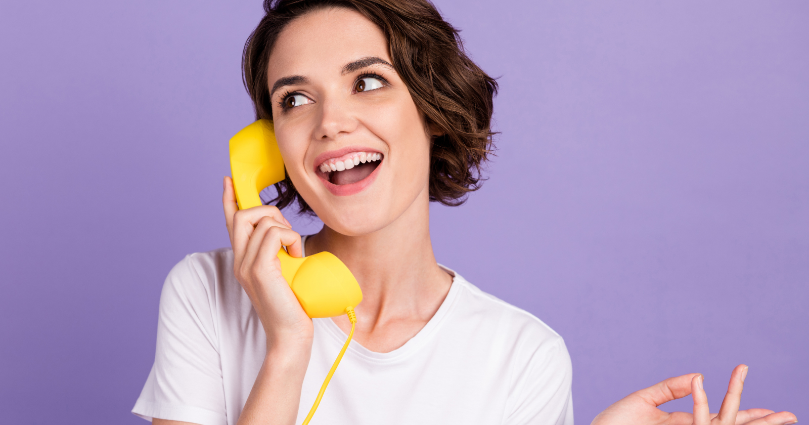 girl using phone to make a call